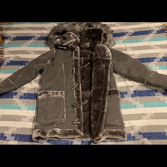 Brand new woman’s super warm Shirlen 🧥 - Picture 2 of 4